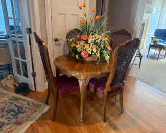 DINETTE SET: TABLE, 4 CHAIRS AND 2 LEAVES