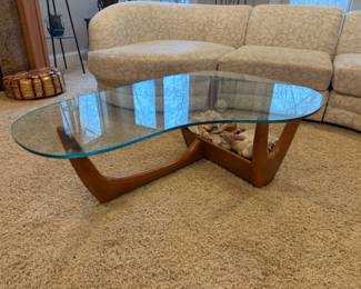  MID CENTURY ORGANIC KIDNEY SHAPE GLASS TOP WALNUT COFFEE TABLE WITH PLANTER