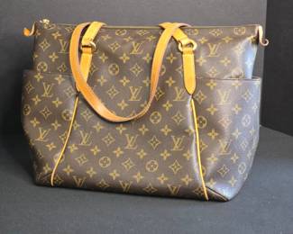 Louis Vuitton Totally MM Handbag