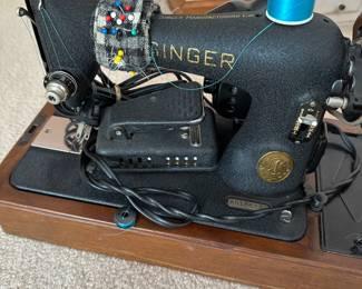 This is a BEAUTIFUL Singer Sewing machine in ORIGINAL Wooden Case with ORIGINAL Key! OUTSTANDING CONDITION! 