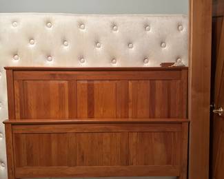 This is a BEAUTIFUL Complete Queen Size Bed! Headboard, Footboard, Side Rails, Slats, Box Spring with Base and of course the mattress! All in EXCELLENT condition! All for ONE price! 