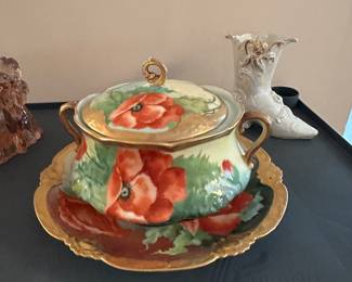 A beautiful DAINTY LIMOGES FRANCE Soup Tureen! Hand painted and signed by the artist! 