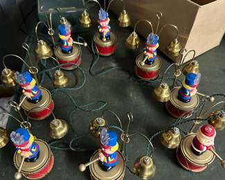A vintage Mr. Christmas Santa’s Marching Band! It works perfectly! Karen and I listened to ALL the songs today! 😵‍💫