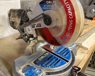 An excellent DELTA Chop Saw! WORKS PERFECTLY! Near mint condition! 