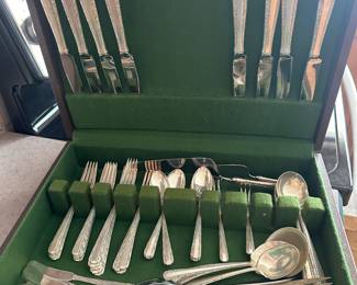 A beautiful STERLING Flatware Service for 8 , plus serving pieces and chest. EXCELLENT CONDITION!