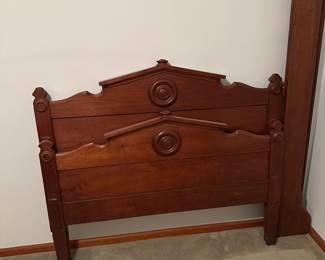 This is a lovely Victorian Walnut Full Size Bed! Comes worth Headboard, Footboard and the carved side rails! 