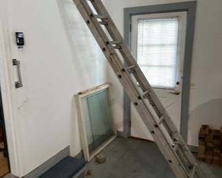Nice 16 foot aluminum extension ladder! 