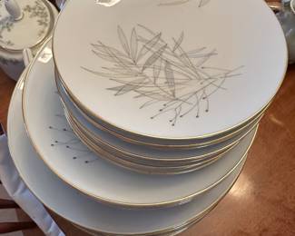 An outstanding Service for 8 set of ROSENTHAL Selb-Germany V China! MCM Pattern “Continental Grass”