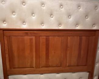 This is a BEAUTIFUL Complete Queen Size Bed! Headboard, Footboard, Side Rails, Slats, Box Spring with Base and of course the mattress! All in EXCELLENT condition! All for ONE price! 