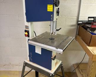 An absolutely superb RIKON Model #10, 10” Band Saw! In near mint condition and world perfectly! 