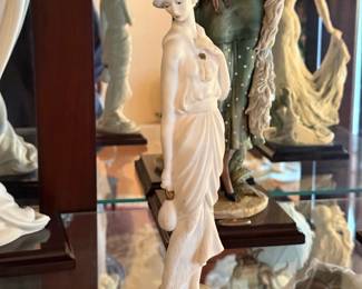 GIUSEPPE ARMANI 1987 "Lady with Handbag" Figurine