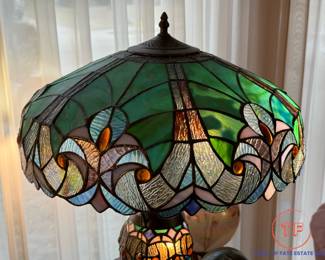 Tiffany Style-Stained Glass Green Peacock Lamp