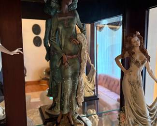 GIUSEPPE ARMANI Limited Edition "Tracy" Figurine