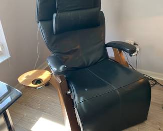 Human Touch Silhouette Recliner