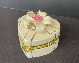 Lenox heart bow box 