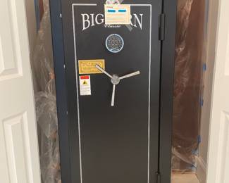 Big Horn standing gun safe 