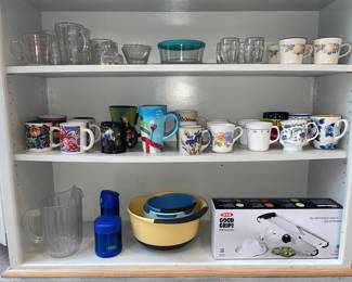 Assortment of glass & ceramic kitchen items includes Pyrex & Oxo 