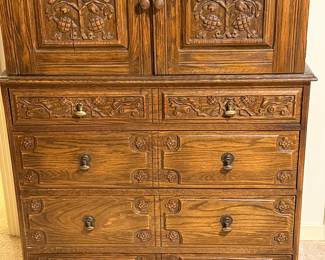 Jamestown Feudal Oak Wardrobe