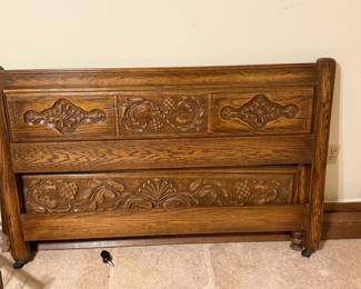 Jamestown Feudal Oak Full Size Bed