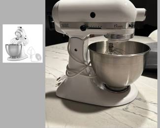 KitchenAid Stand Mixer - White w/attachments