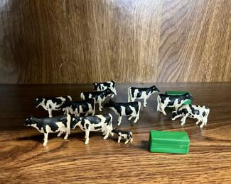 Miniature Plastic Holstein Cows / Hay Bales 