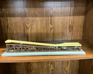 Lionel Train Accessory - 362 Barrel Loader