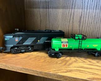Lionel Train Area 51 Alien Recovery Engine & Tank Car O Gauge