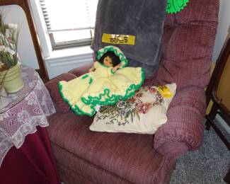 Recliner - Pillows - Throw