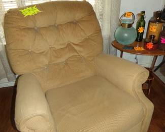 NICE Recliner - Side Table - Collectables