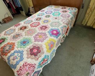 	#49	Vintage handmade flower garden quilt	 $100.00 				