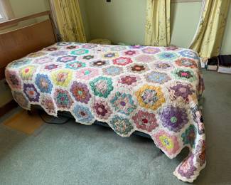 	#49	Vintage handmade flower garden quilt	 $100.00 				