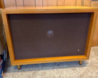 	#23	JBL Signature Series C-37 Speaker 36x16x28	 $500.00 	 (2 small areas of wear pictured.	)		