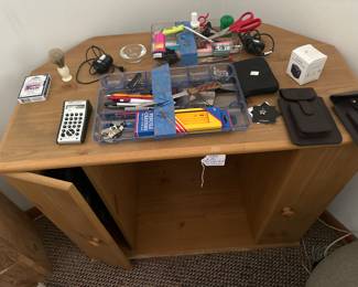 Table with everything on top
36” x 30” x 19”
NOW $15