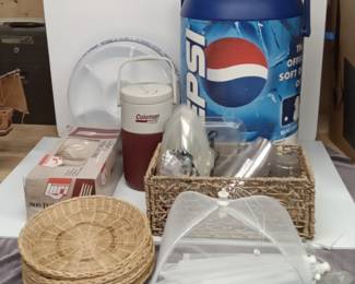 Party Items w Mariner's Pepsi Cooler