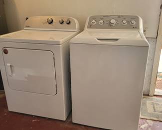 Washer/Dryer
Like New!