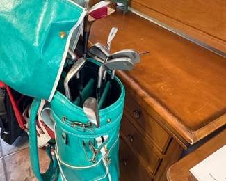 GOLF BAGS GOLF CLUBS