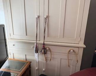 COUNTRY WHITE CUPBOARD PANTRY