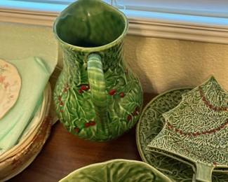 COLLECTIBLE DINNERWARE