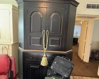 BLACK MEDIA CABINET STORAGE