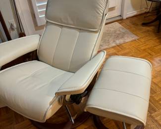 Modern Leather Chair with Ottoman


Like New!