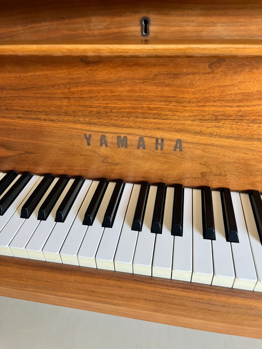 1971 Yamaha G2 Baby Grand in light walnut satin wood finish. In EXCELLENT condition! 