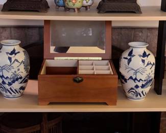 Nice jewelry box. Pr of blue and white. 
