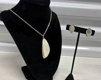Mother of Pearl Necklace & Earring Set