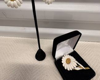 Vintage Monet Daisy Brooch & Earring Set