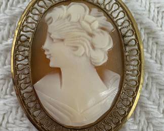 Vintage Winard 12KGF Coral Cameo Brooch/Pendant
