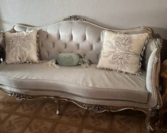 Elegant French Style Loveseat / Settee - Ornate Carved Frame & Tufted Upholstery