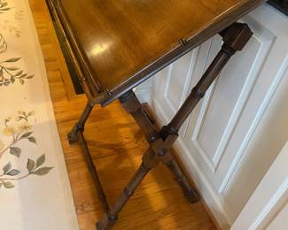  Side view of the  book stand