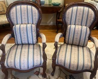 A photo of the two chairs side  by side.