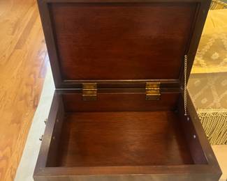 A view of the table with the lid open. 