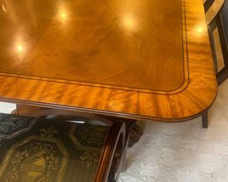 close-up view of the inlay around the edges of the table